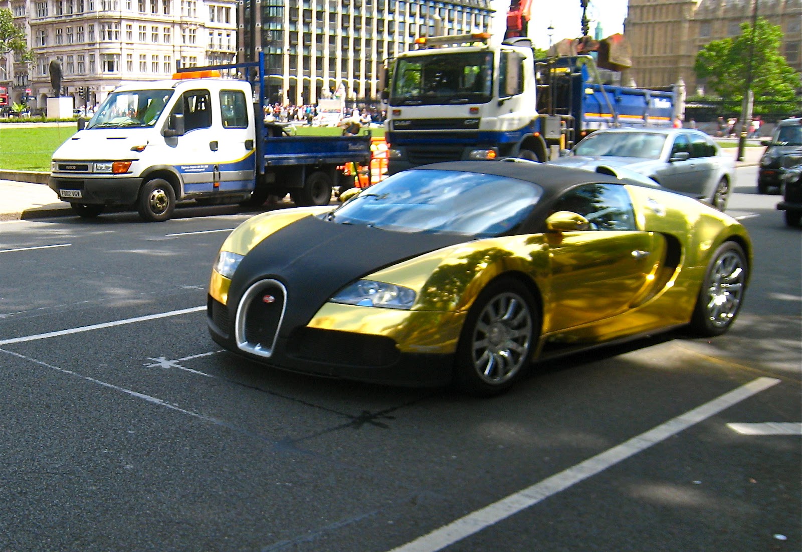 gold-bugatti-veyron