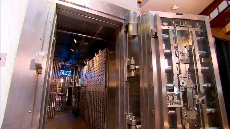 131030042406-unique-homes-bank-vault-1024x576