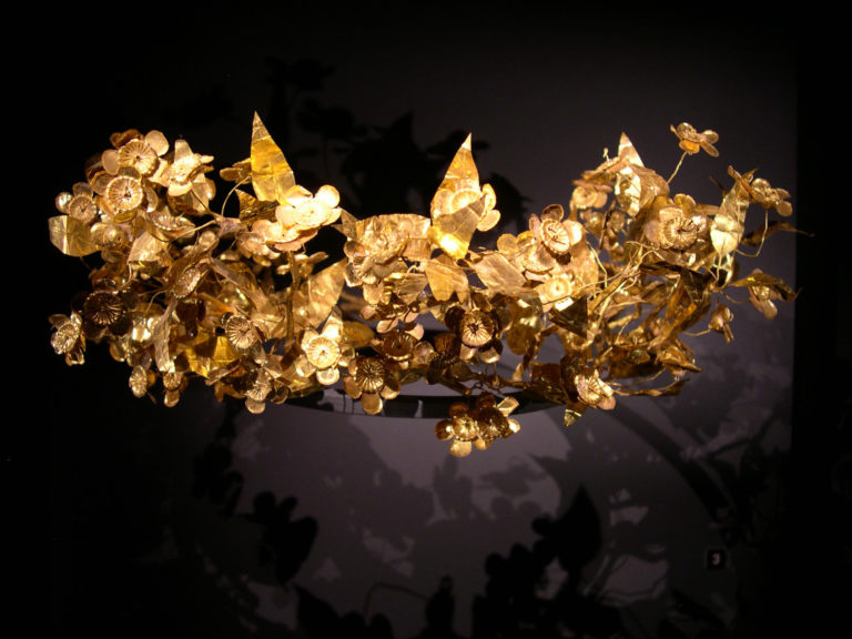 Golden_leaf_crown